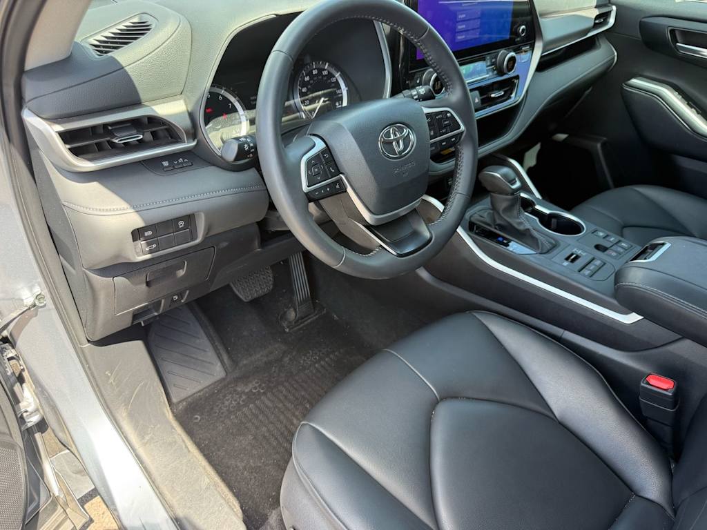 Thumbnail: 2024 Toyota Highlander - 2