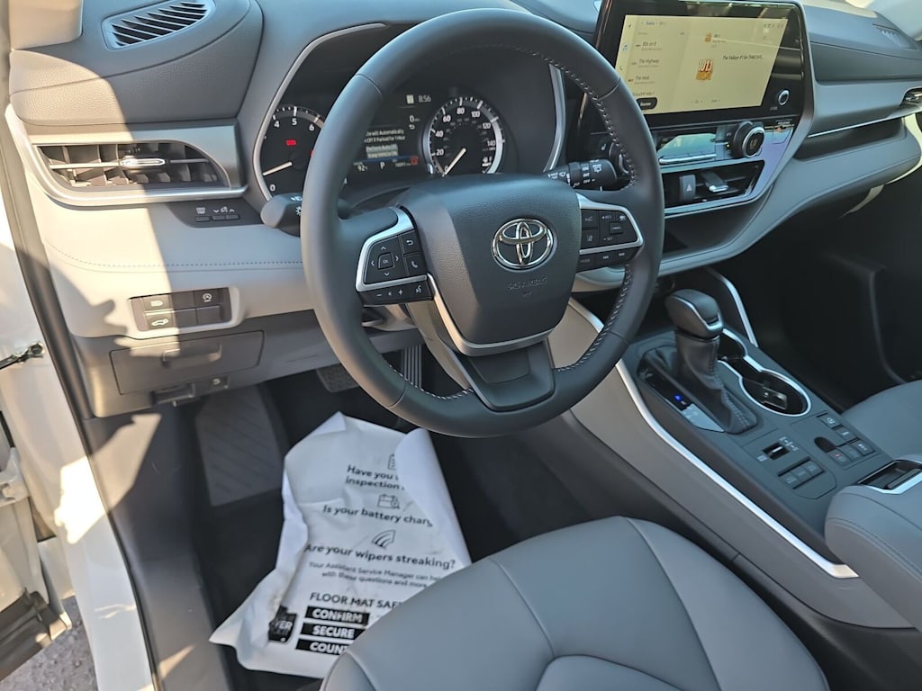 Thumbnail: 2025 Toyota Highlander - 11