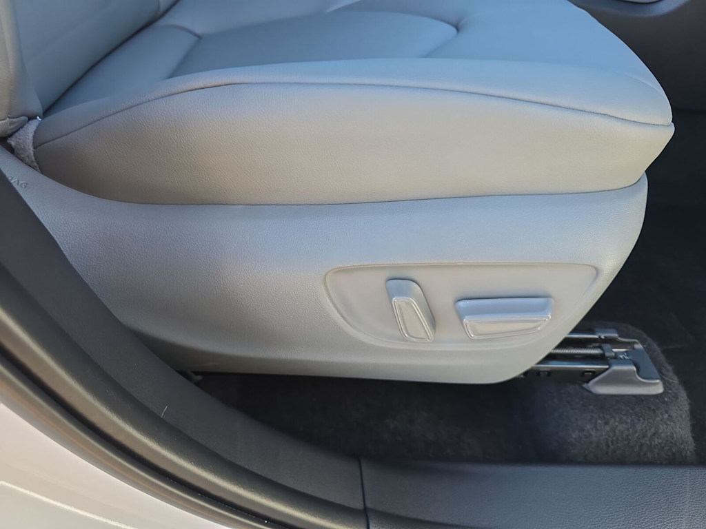 Thumbnail: 2025 Toyota Highlander - 21