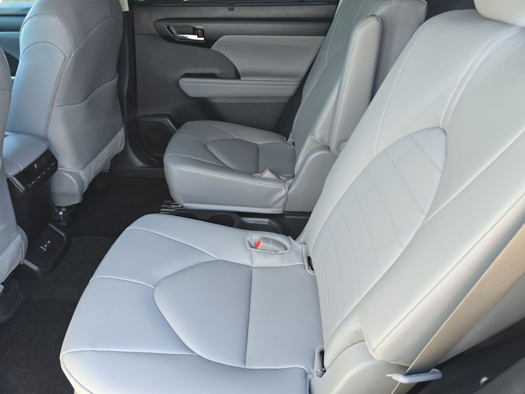Thumbnail: 2025 Toyota Highlander - 22