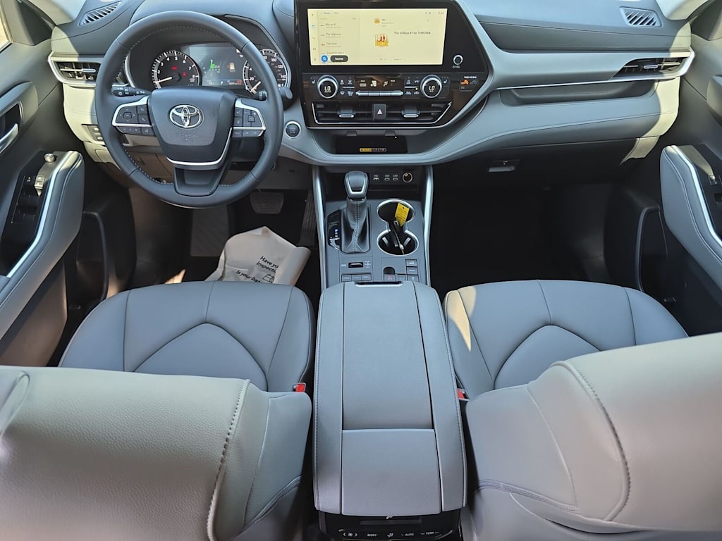 Thumbnail: 2025 Toyota Highlander - 8