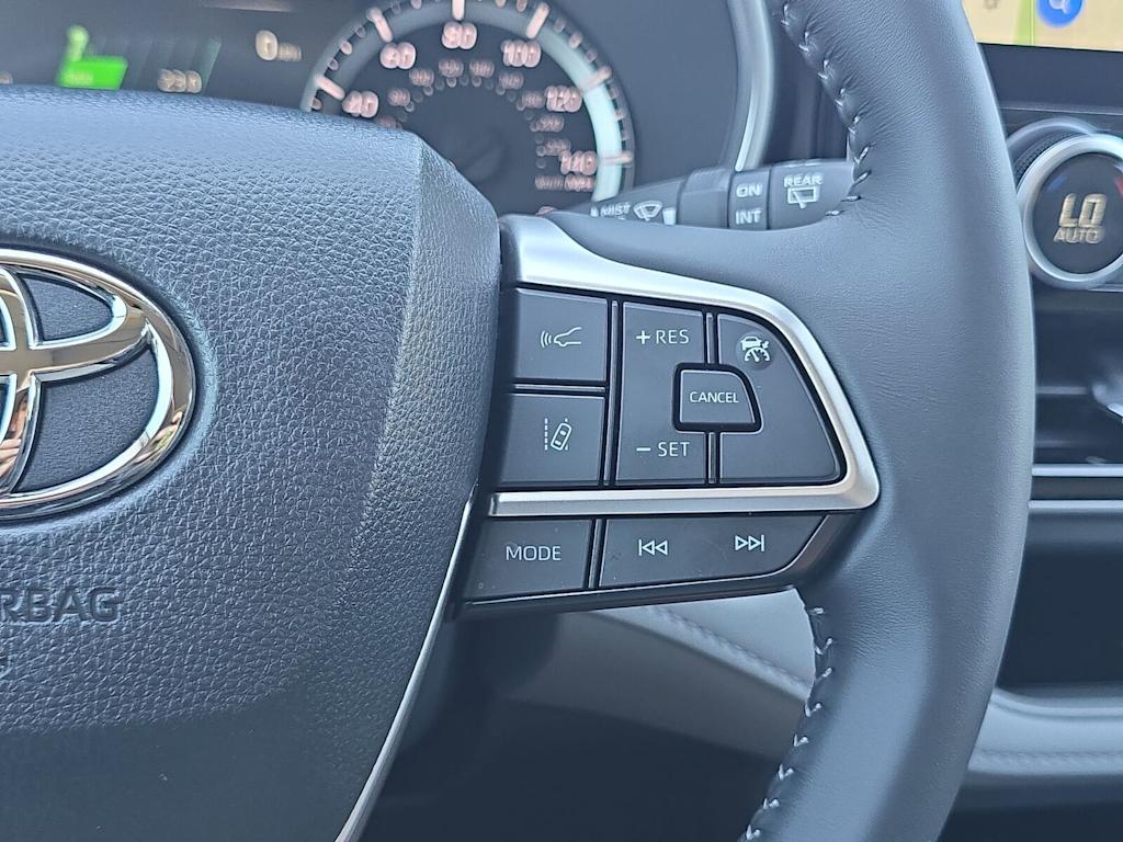 Thumbnail: 2025 Toyota Highlander - 32