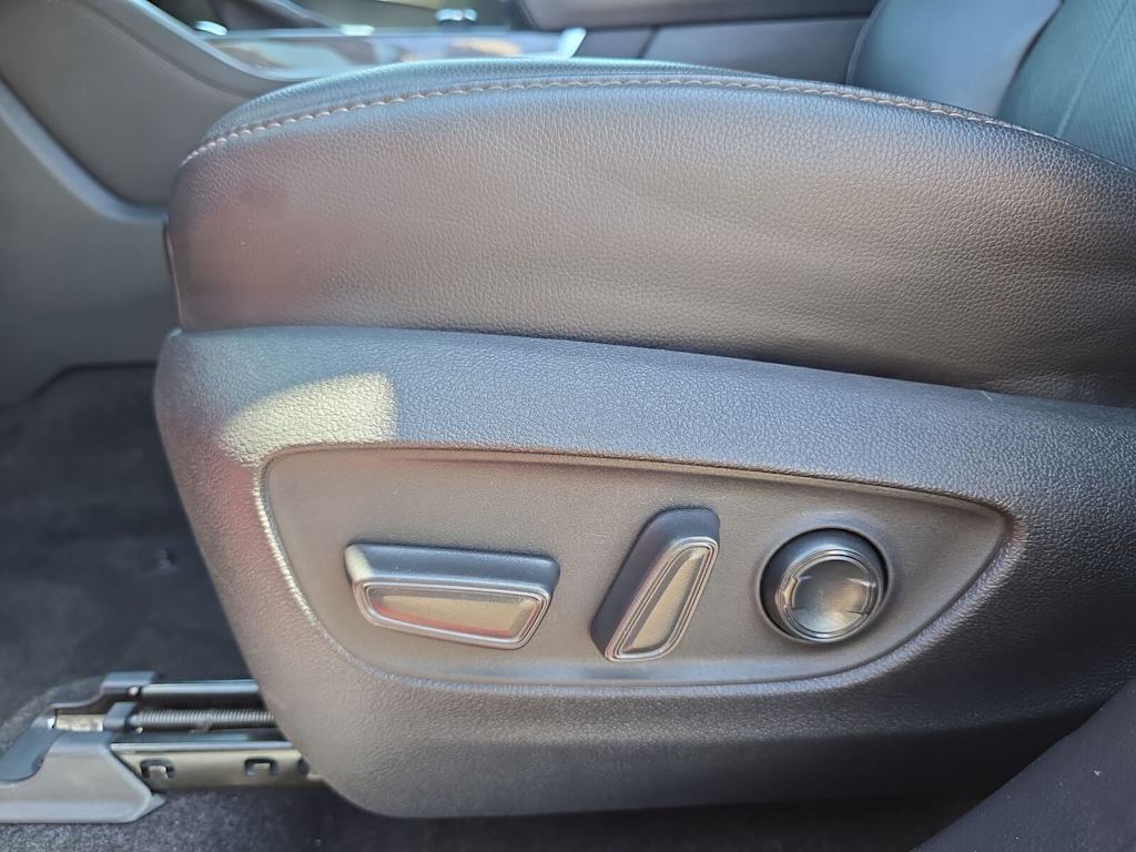 Thumbnail: 2023 Toyota Highlander - 26