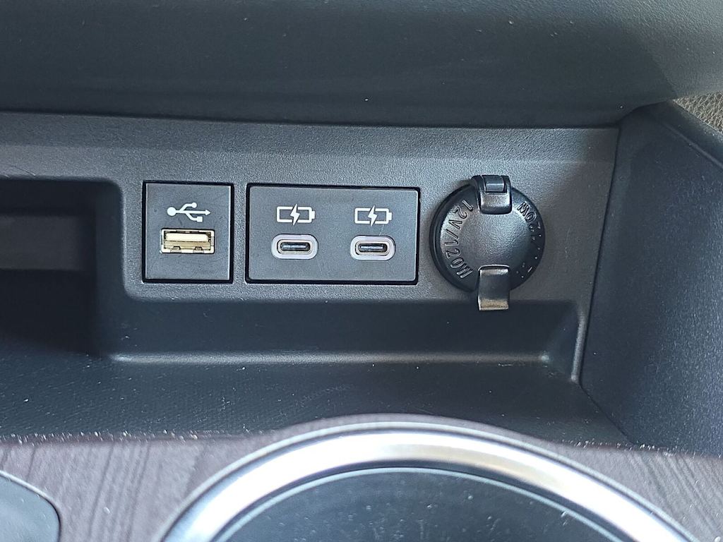 Thumbnail: 2023 Toyota Highlander - 31