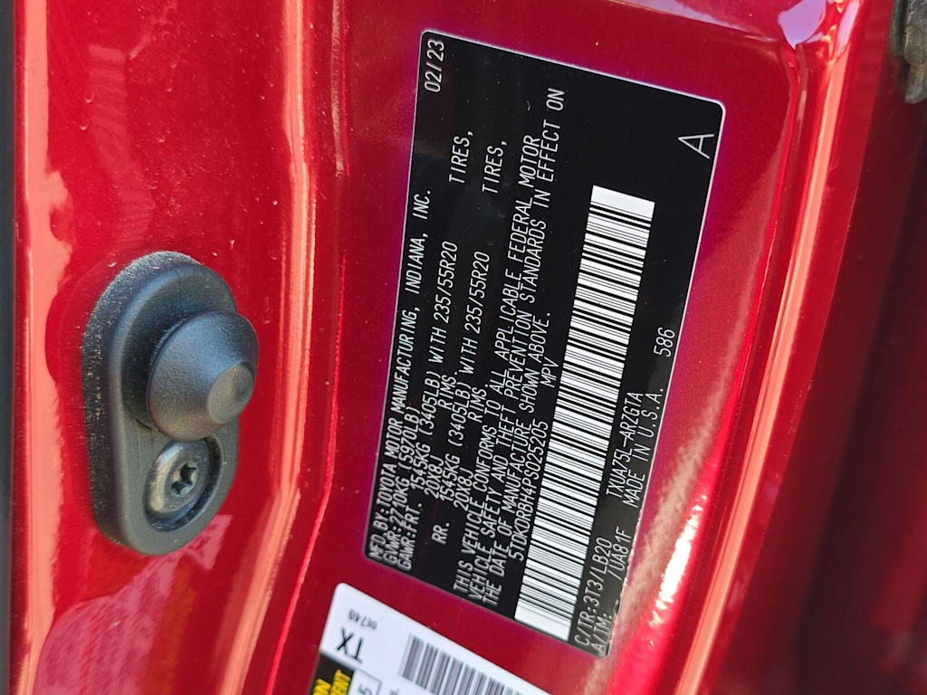 Thumbnail: 2023 Toyota Highlander - 18