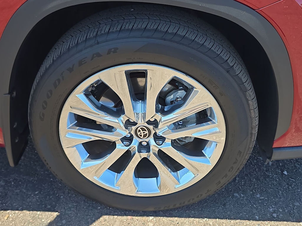 Thumbnail: 2023 Toyota Highlander - 8