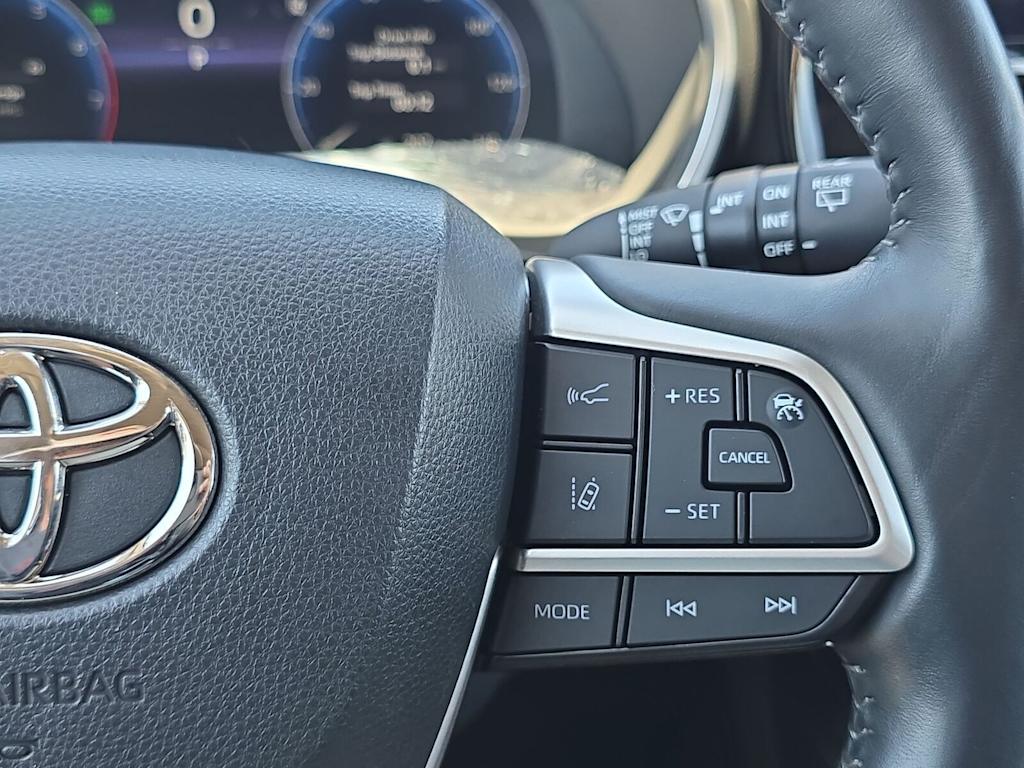 Thumbnail: 2023 Toyota Highlander - 34