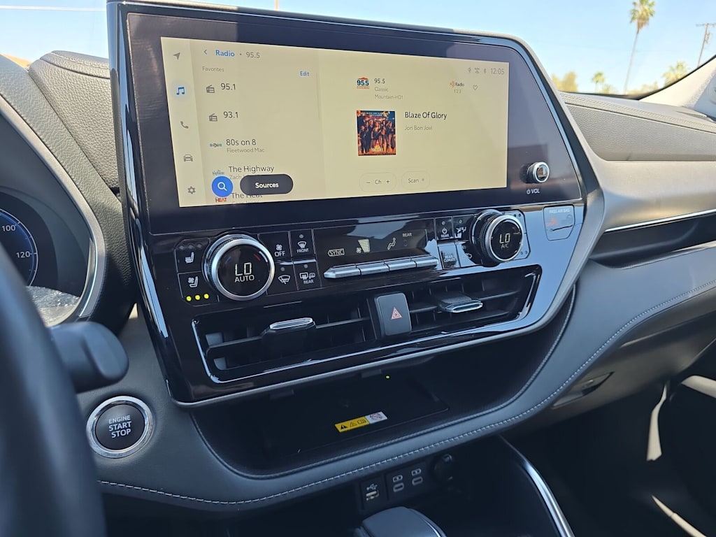 Thumbnail: 2023 Toyota Highlander - 15