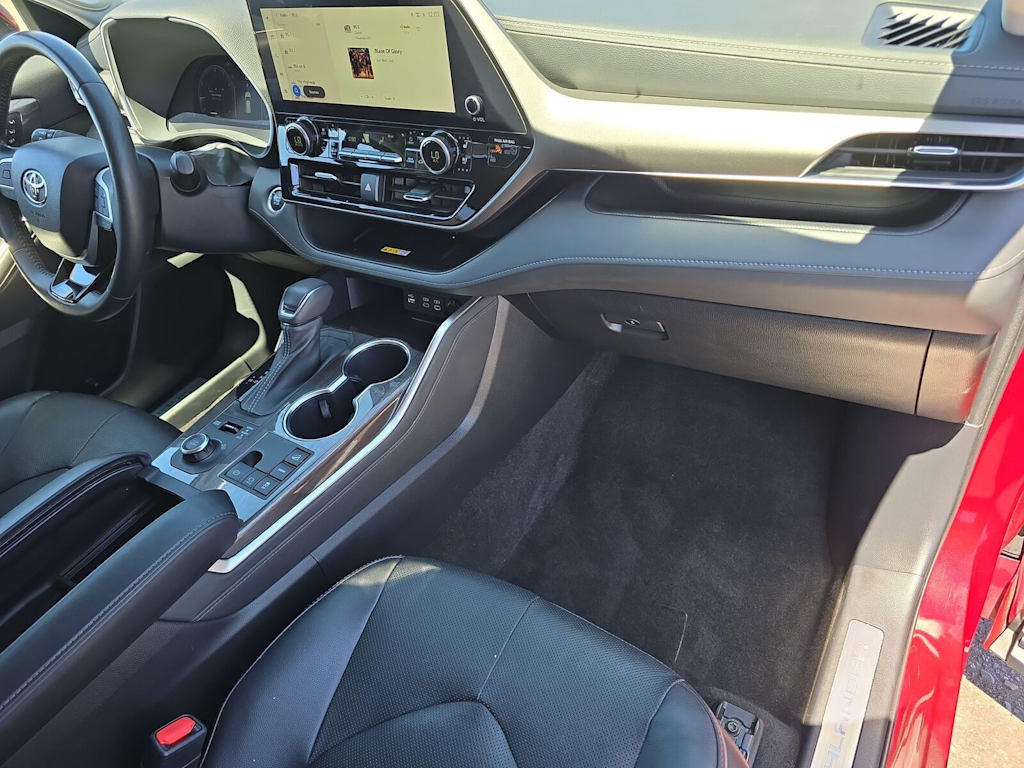 Thumbnail: 2023 Toyota Highlander - 2