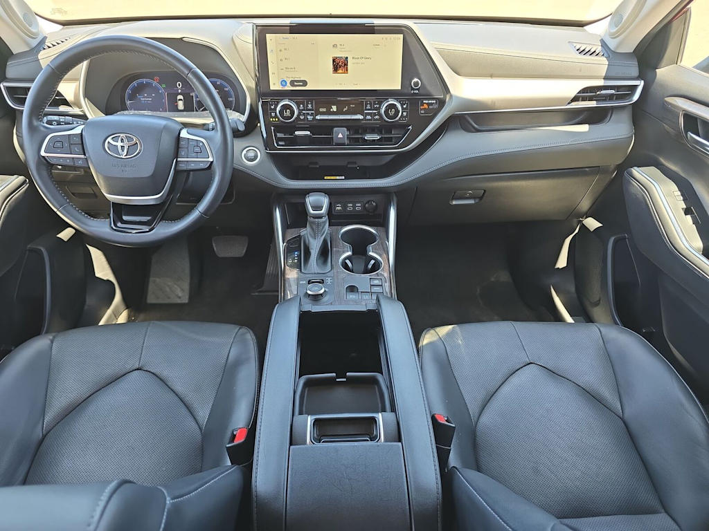 Thumbnail: 2023 Toyota Highlander - 10