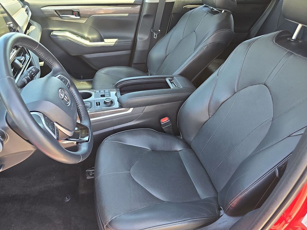 Thumbnail: 2023 Toyota Highlander - 11