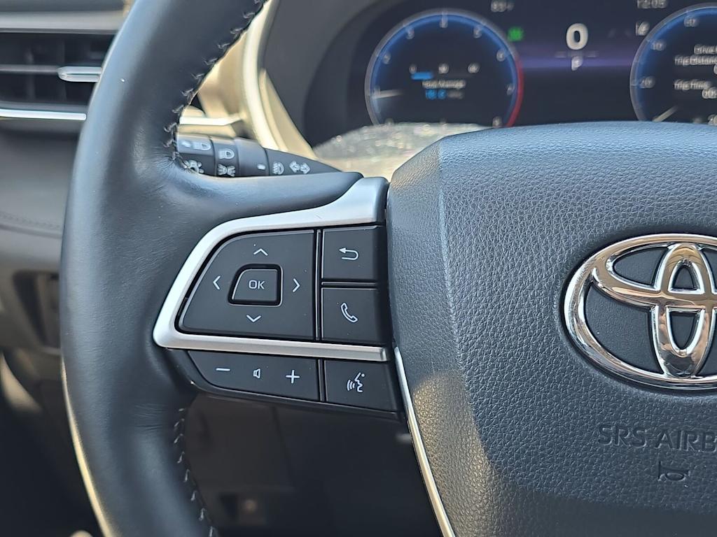 Thumbnail: 2023 Toyota Highlander - 33