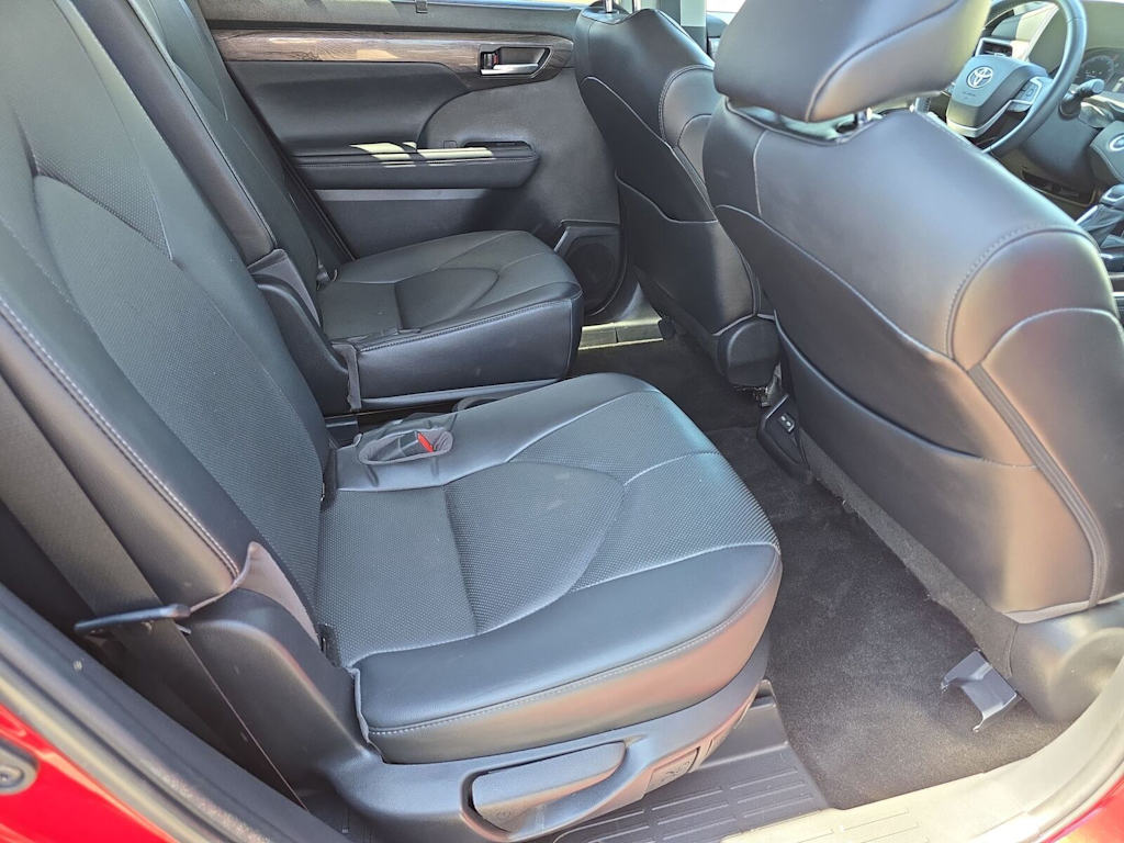 Thumbnail: 2023 Toyota Highlander - 12