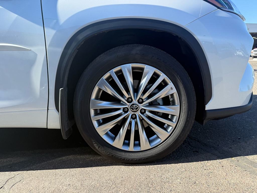 Thumbnail: 2024 Toyota Highlander - 5