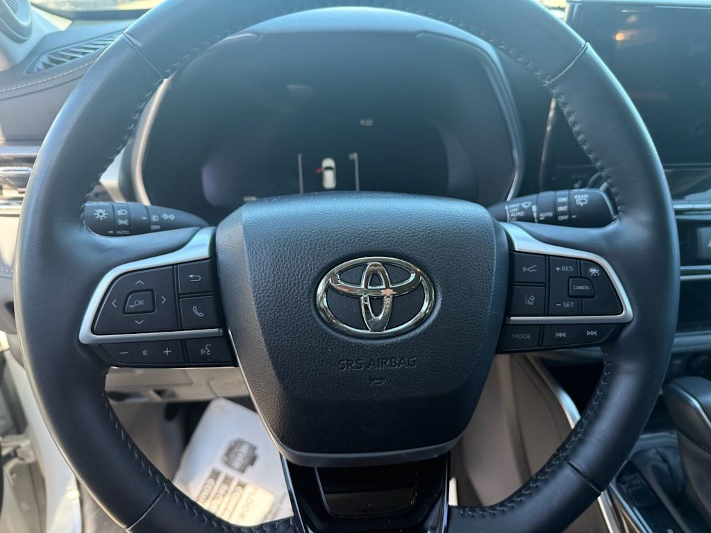 Thumbnail: 2024 Toyota Highlander - 19