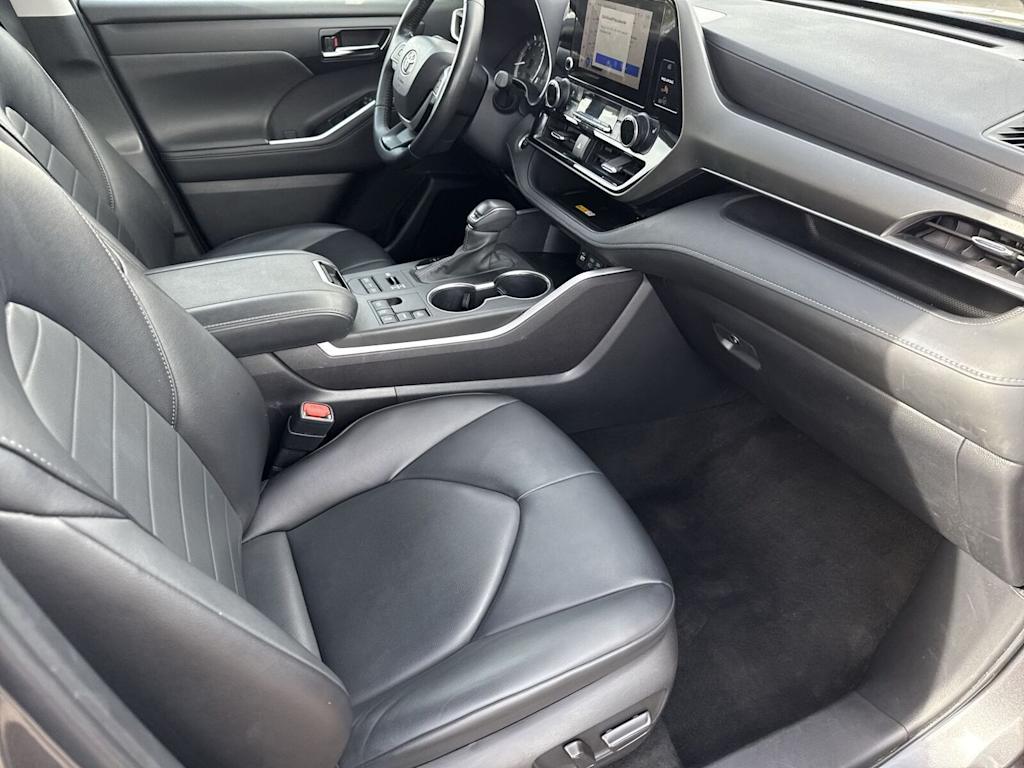 Thumbnail: 2024 Toyota Highlander - 10