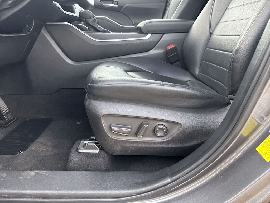 Thumbnail: 2024 Toyota Highlander - 23