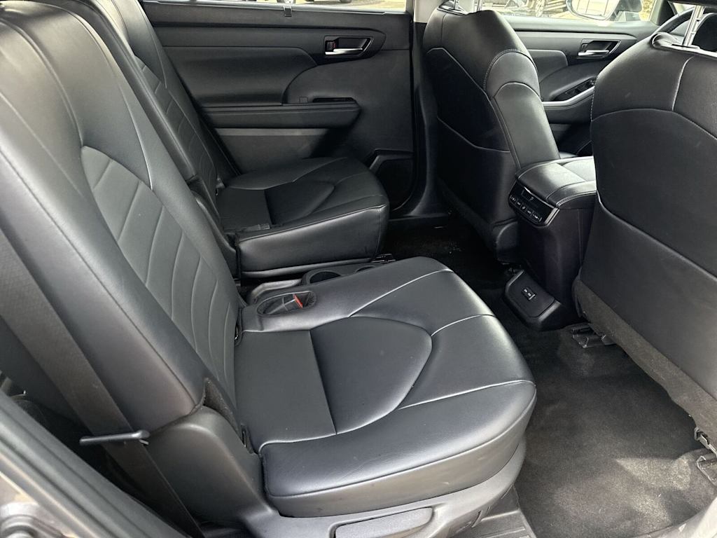 Thumbnail: 2024 Toyota Highlander - 12