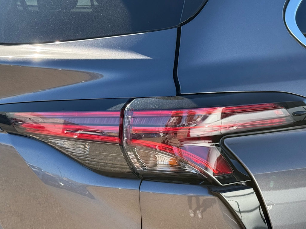 Thumbnail: 2022 Toyota Sienna - 18