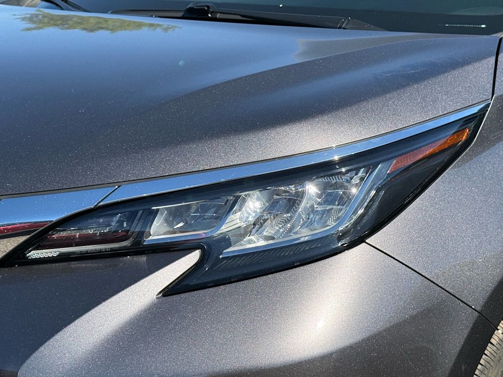 Thumbnail: 2022 Toyota Sienna - 10