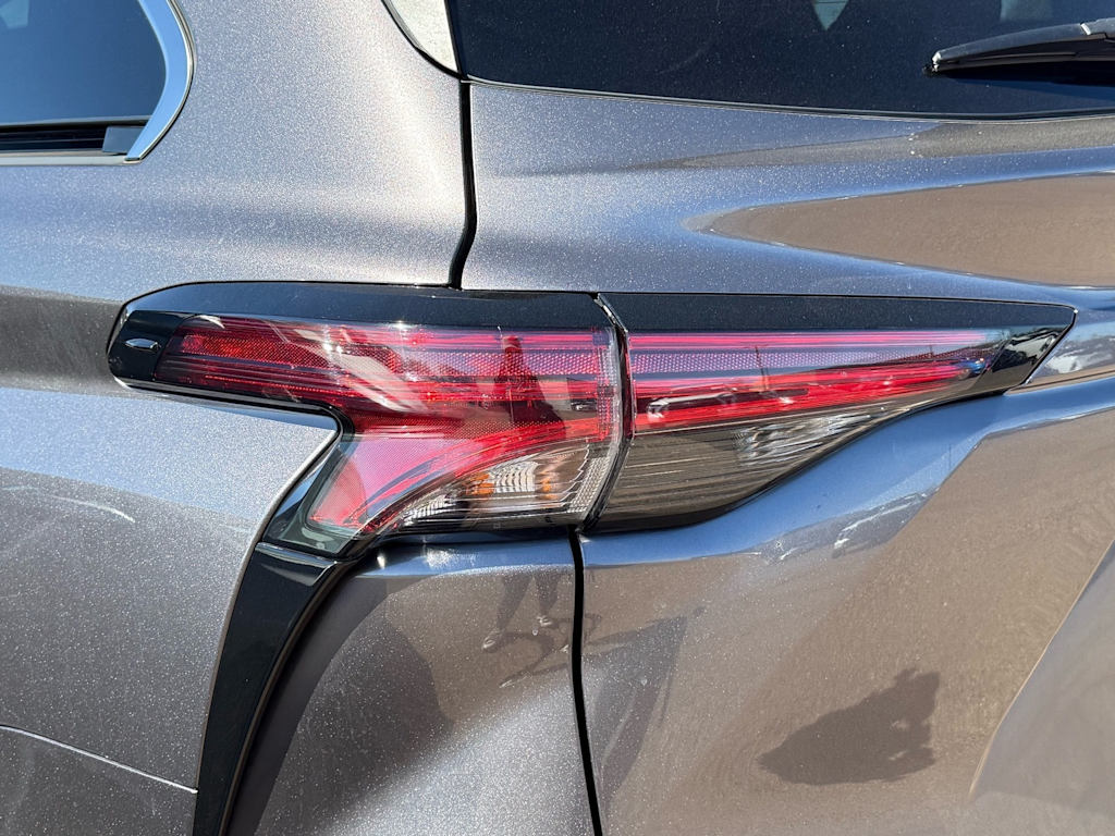 Thumbnail: 2022 Toyota Sienna - 14