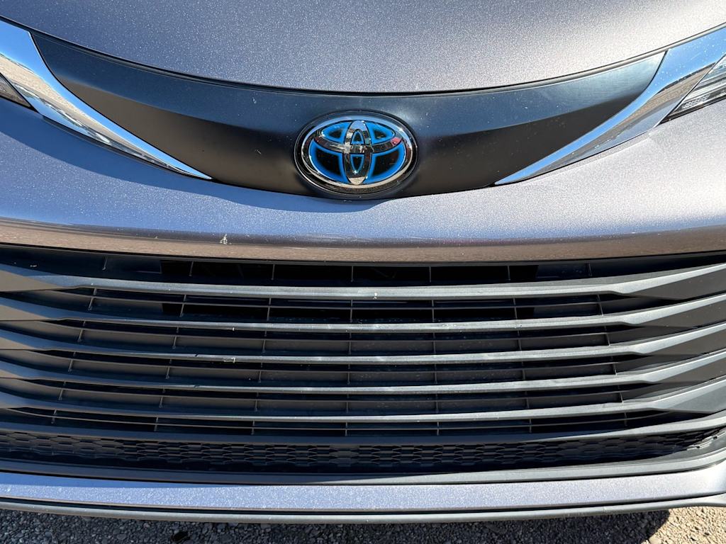 Thumbnail: 2022 Toyota Sienna - 22