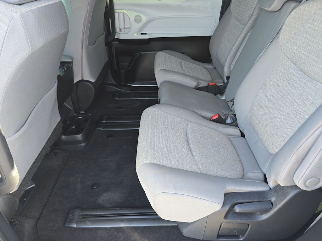 Thumbnail: 2025 Toyota Sienna - 22