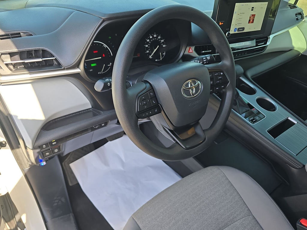 Thumbnail: 2025 Toyota Sienna - 12