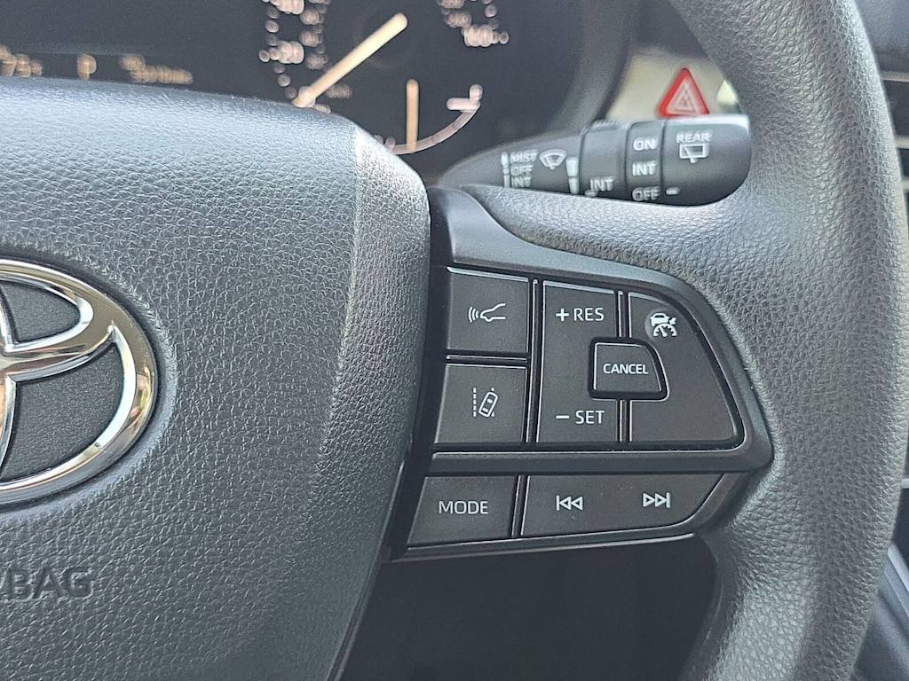 Thumbnail: 2025 Toyota Sienna - 32