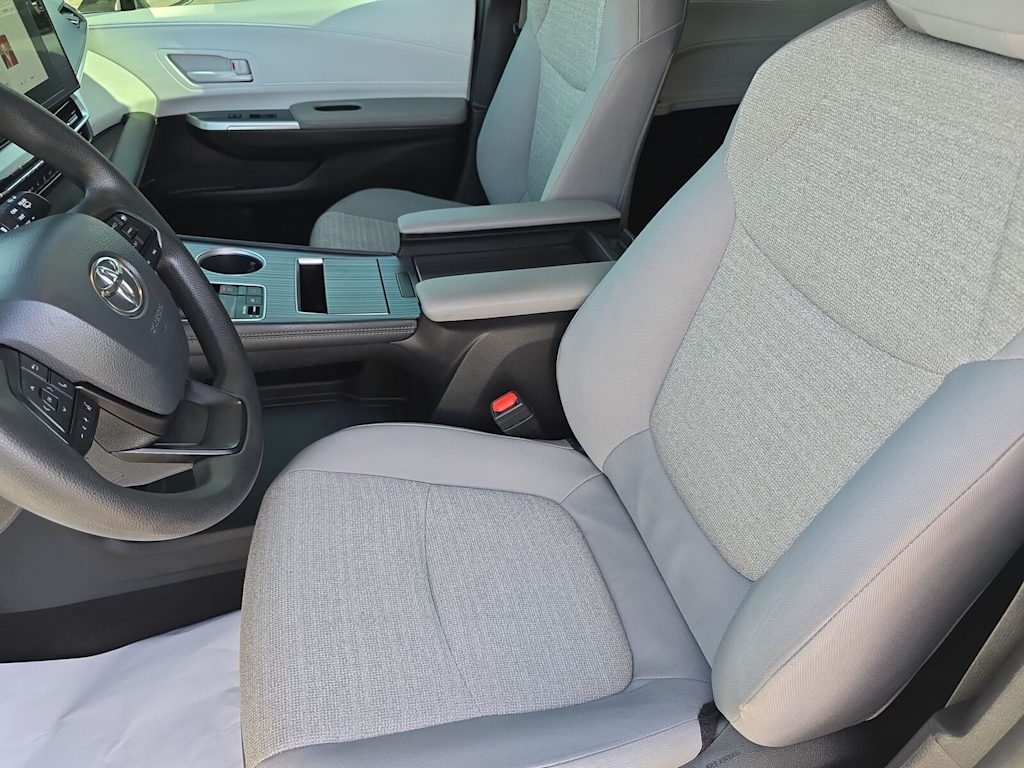 Thumbnail: 2025 Toyota Sienna - 10