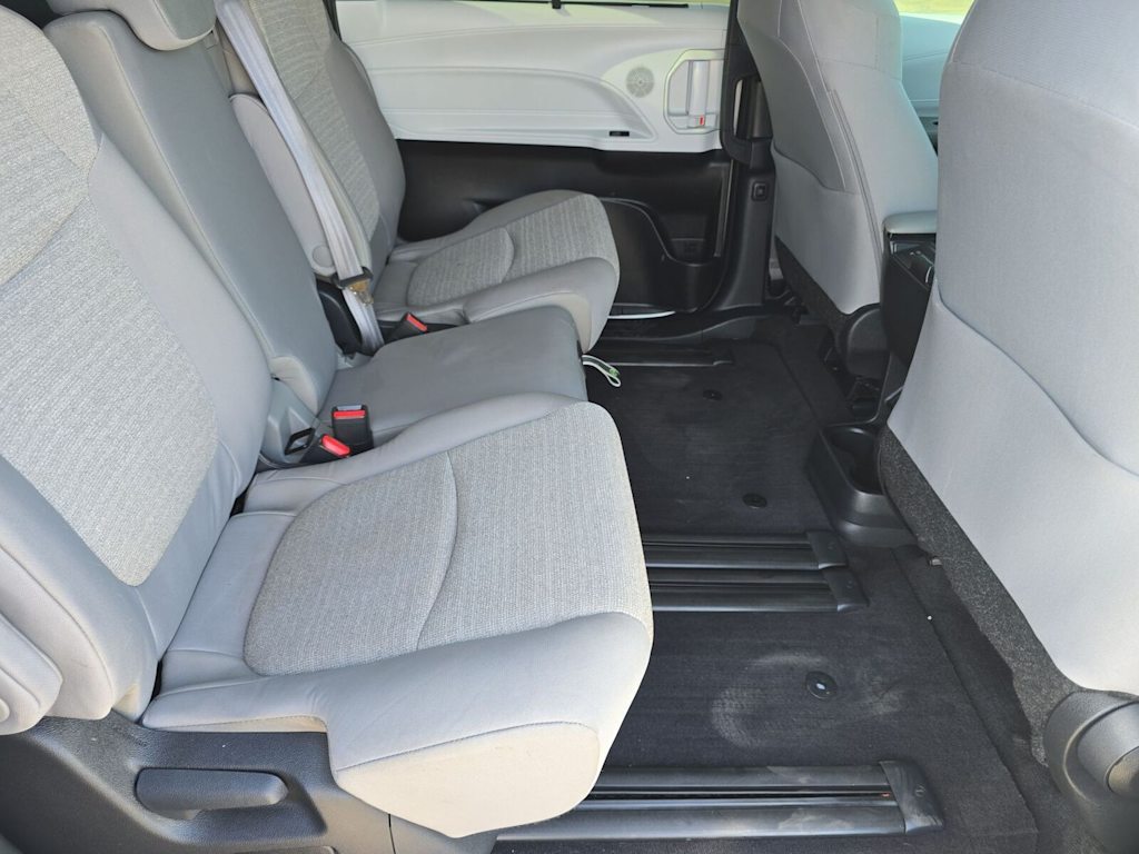 Thumbnail: 2025 Toyota Sienna - 11