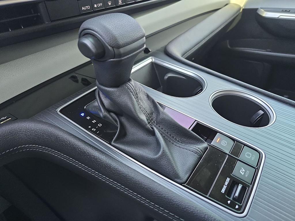 Thumbnail: 2025 Toyota Sienna - 14
