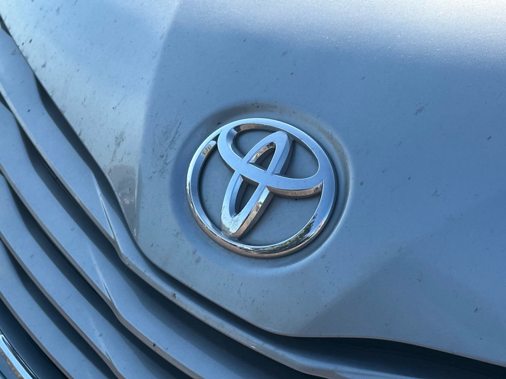 Thumbnail: 2017 Toyota Sienna - 4