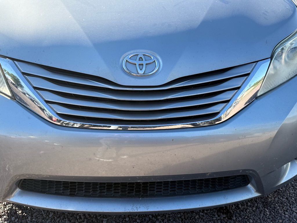 Thumbnail: 2017 Toyota Sienna - 20