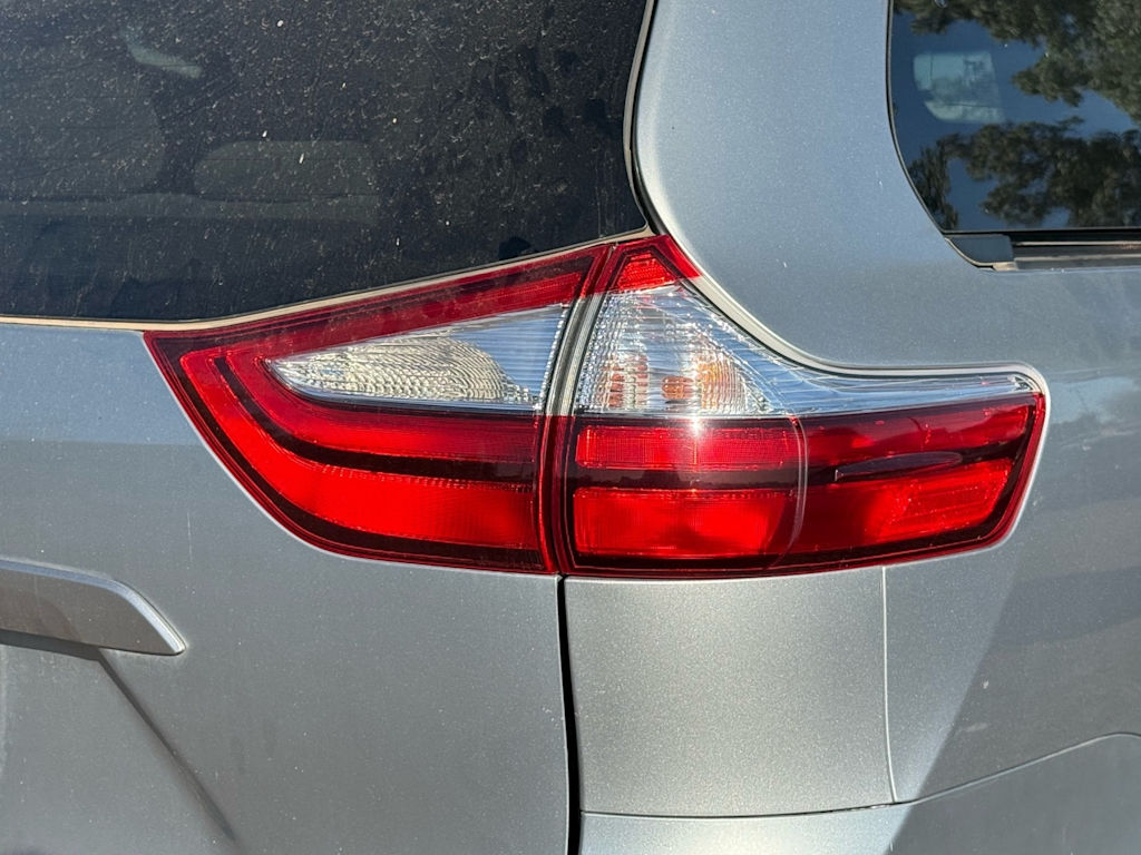 Thumbnail: 2017 Toyota Sienna - 16