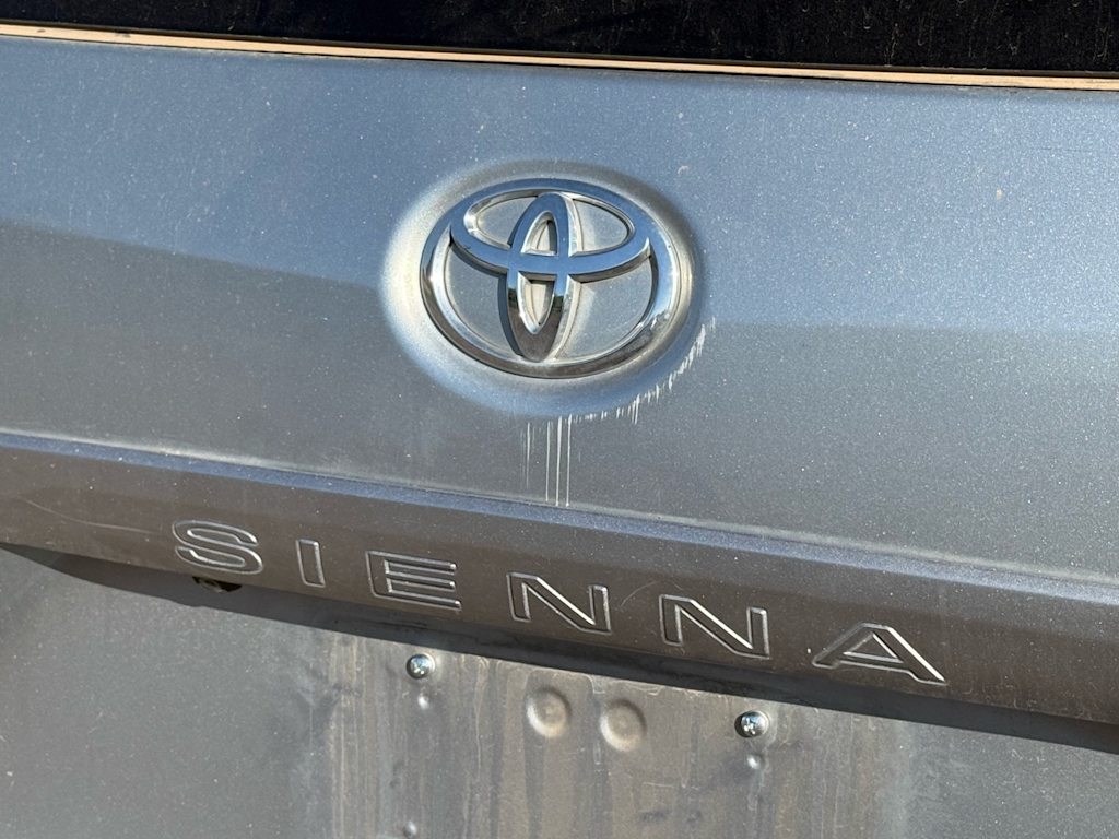 Thumbnail: 2017 Toyota Sienna - 15