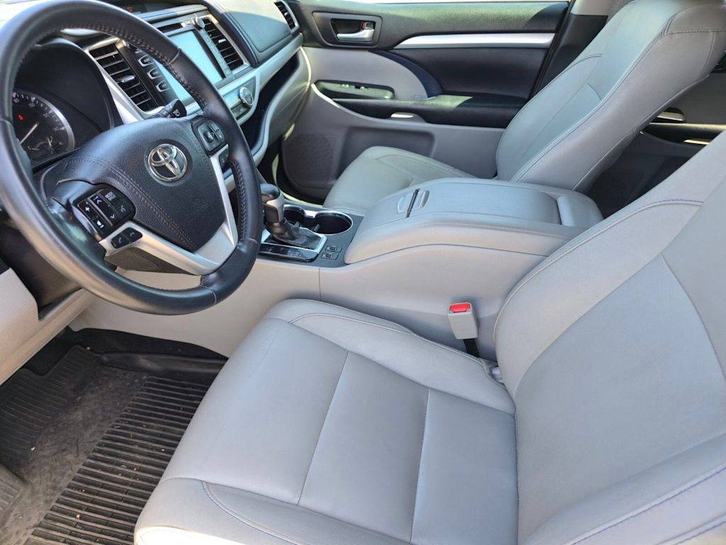 Thumbnail: 2017 Toyota Highlander - 9