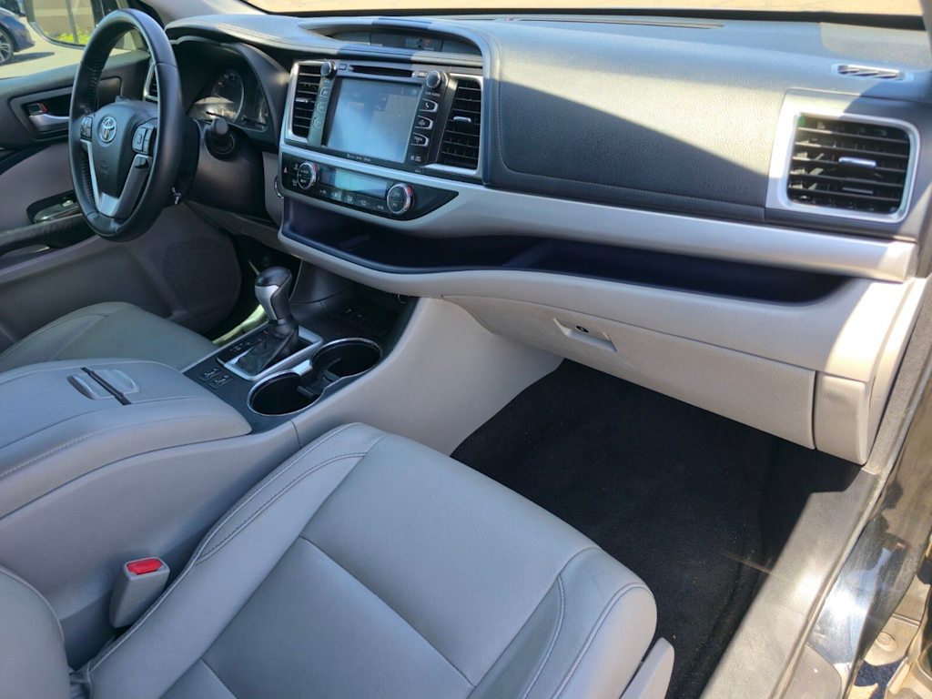 Thumbnail: 2017 Toyota Highlander - 2