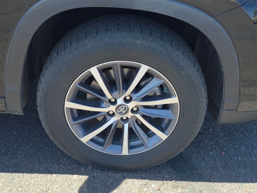 Thumbnail: 2017 Toyota Highlander - 6