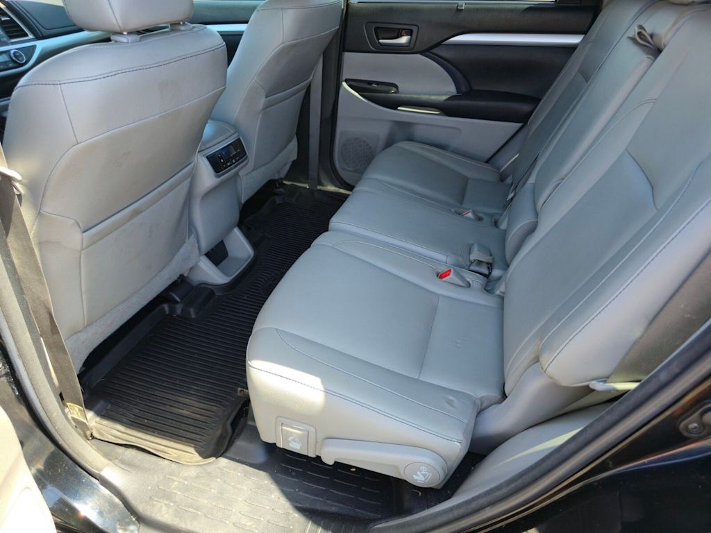 Thumbnail: 2017 Toyota Highlander - 20