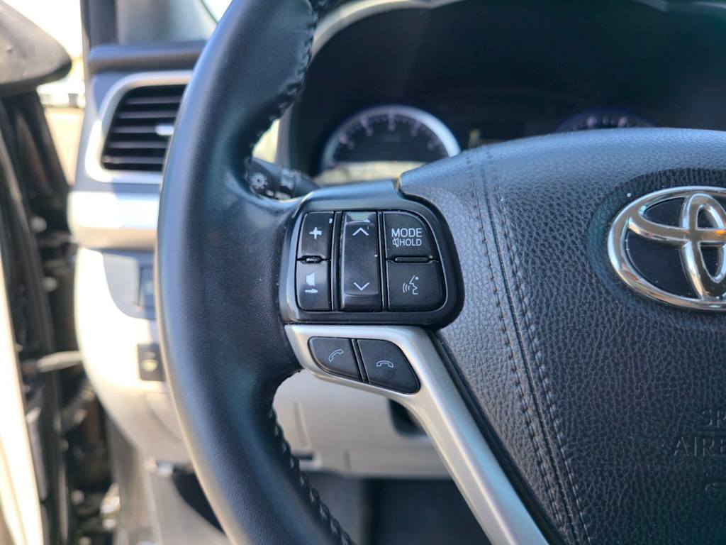 Thumbnail: 2017 Toyota Highlander - 22
