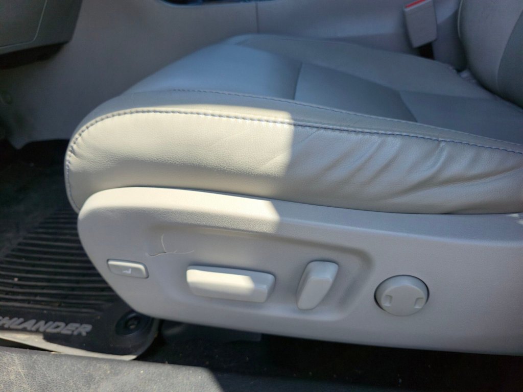 Thumbnail: 2017 Toyota Highlander - 21