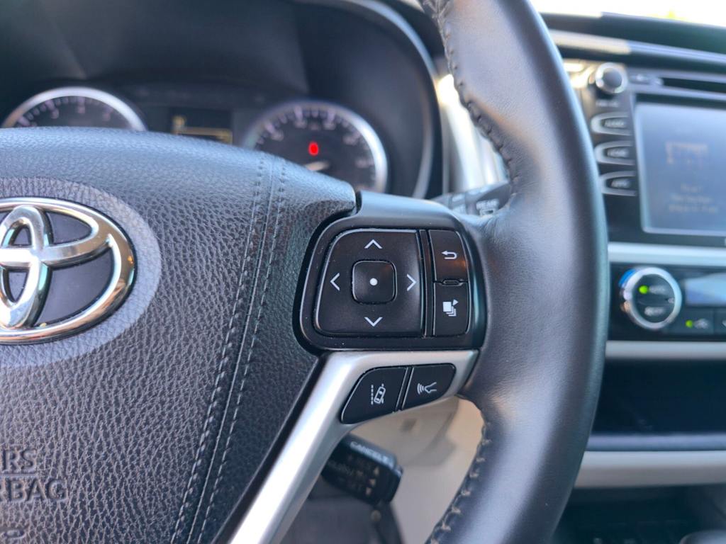 Thumbnail: 2017 Toyota Highlander - 23