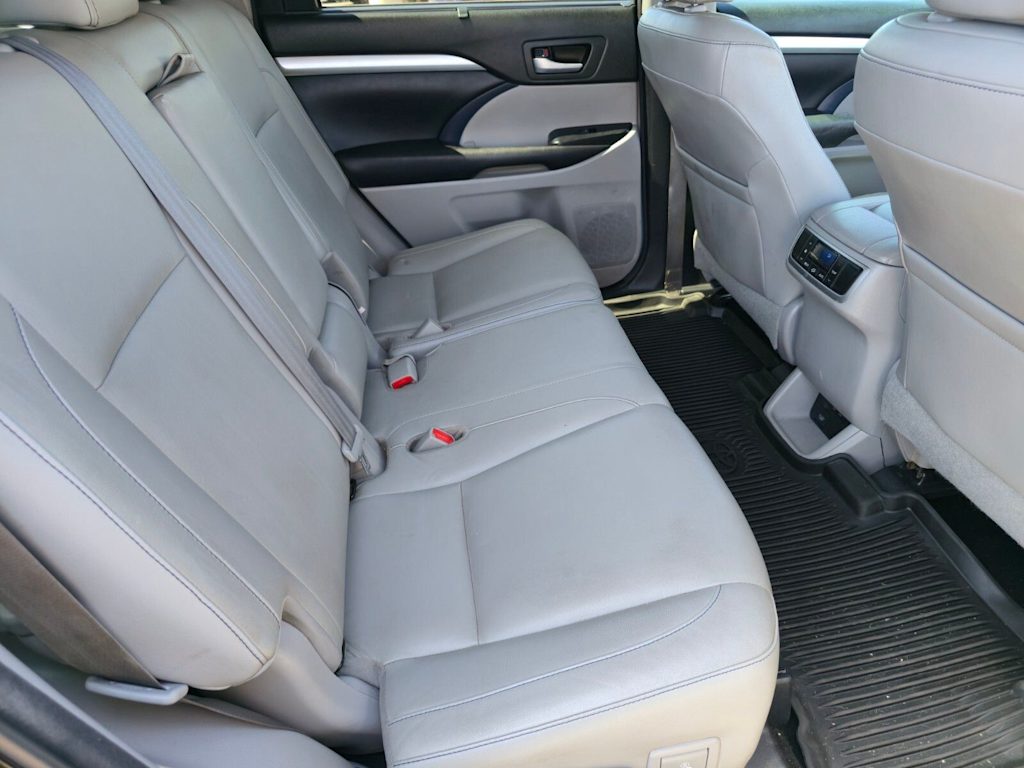 Thumbnail: 2017 Toyota Highlander - 10