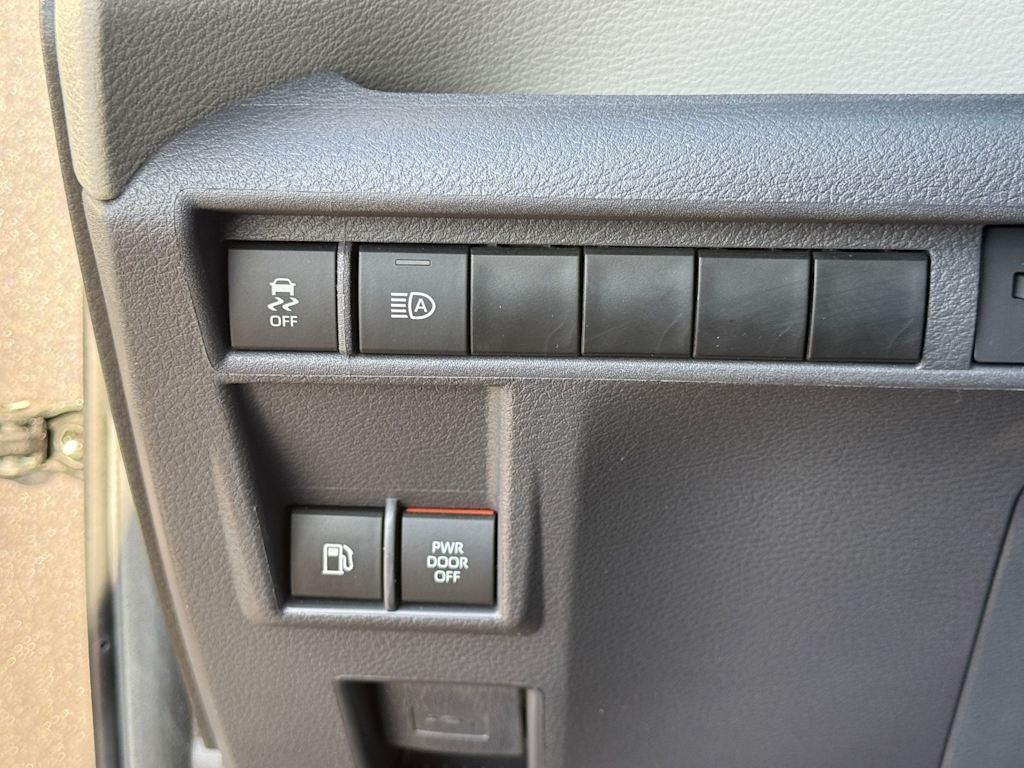 Thumbnail: 2024 Toyota Sienna - 24