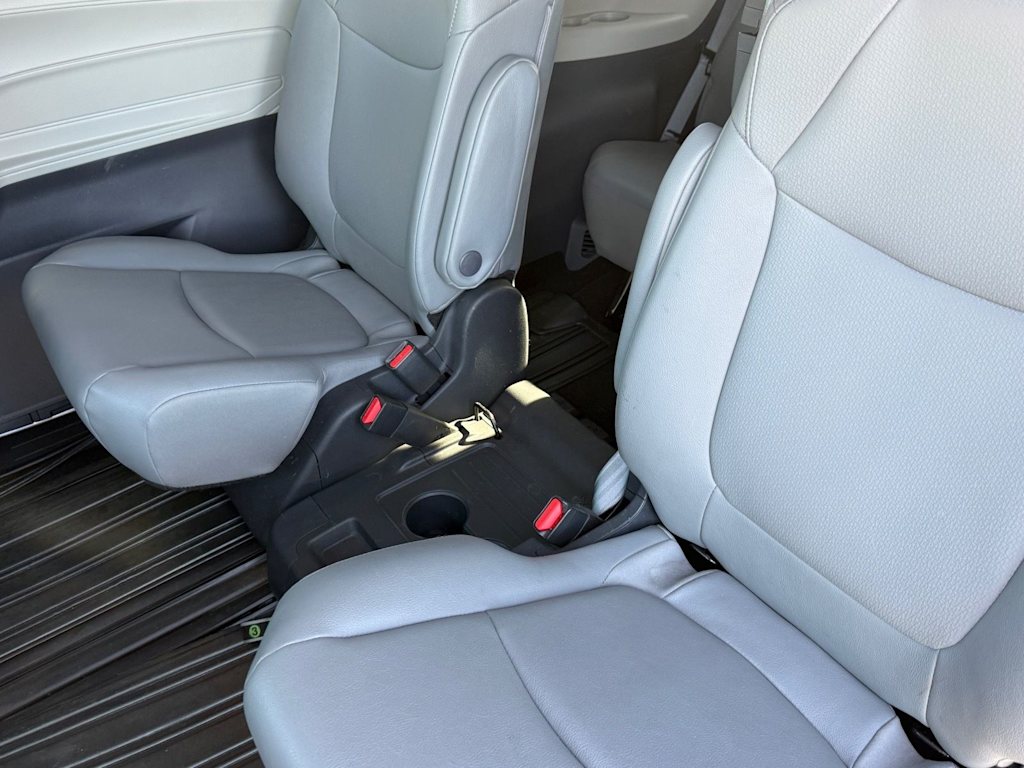 Thumbnail: 2024 Toyota Sienna - 8