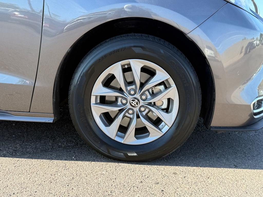 Thumbnail: 2024 Toyota Sienna - 6