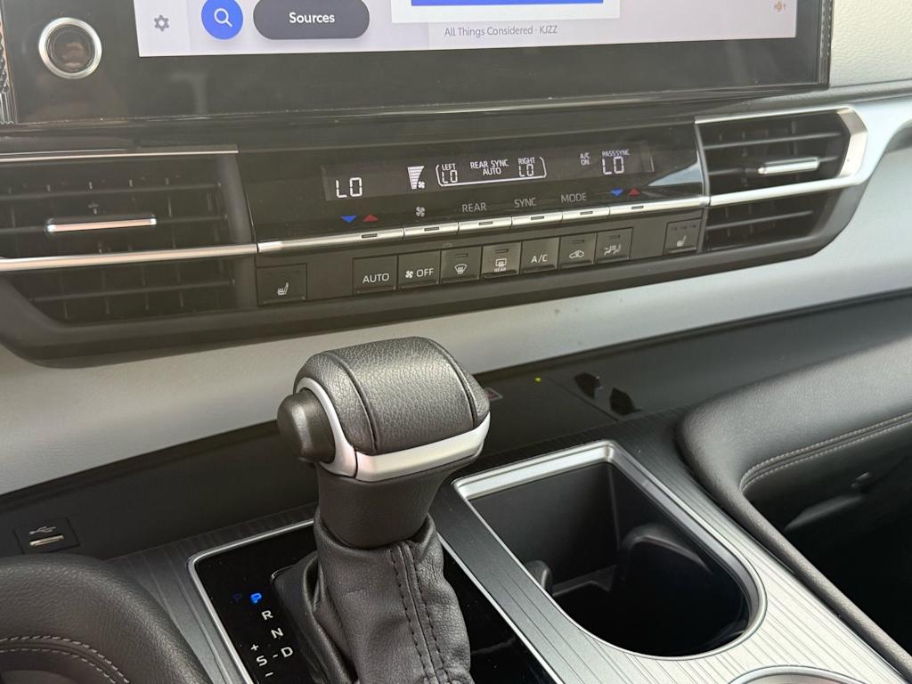 Thumbnail: 2025 Toyota Sienna - 24