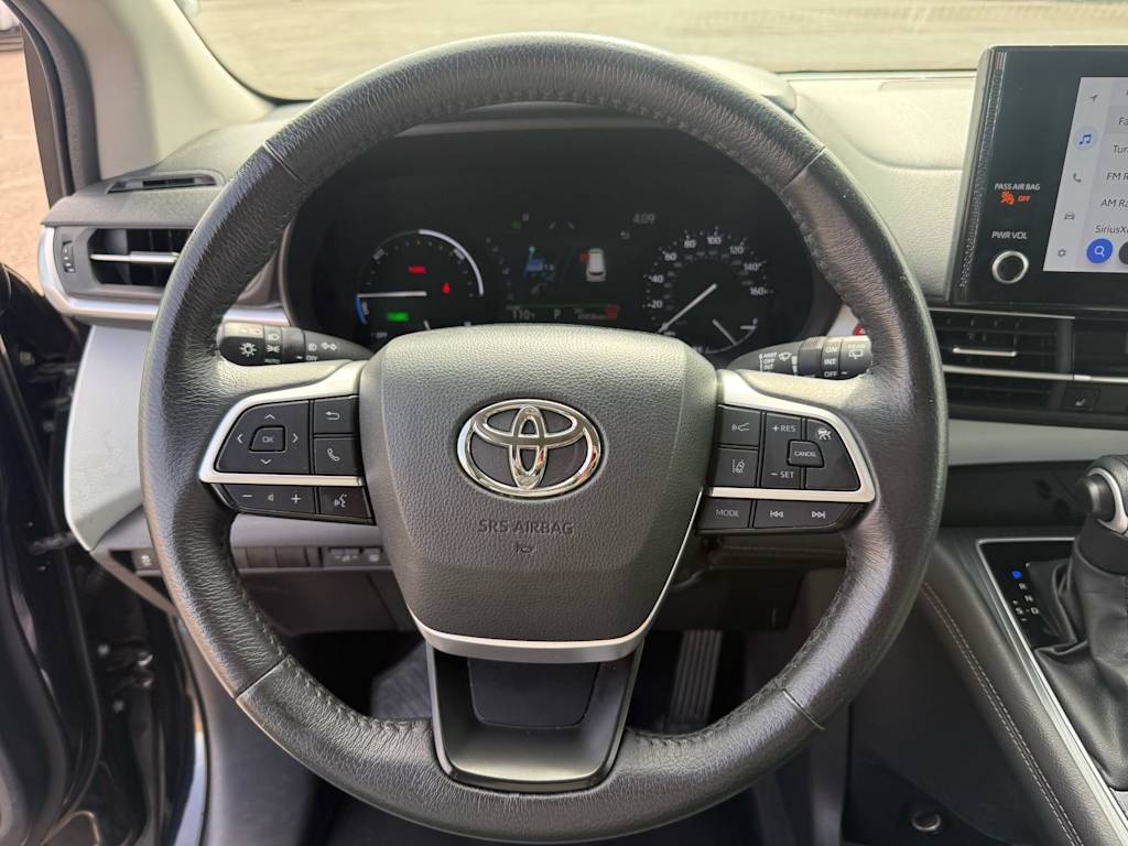 Thumbnail: 2025 Toyota Sienna - 2