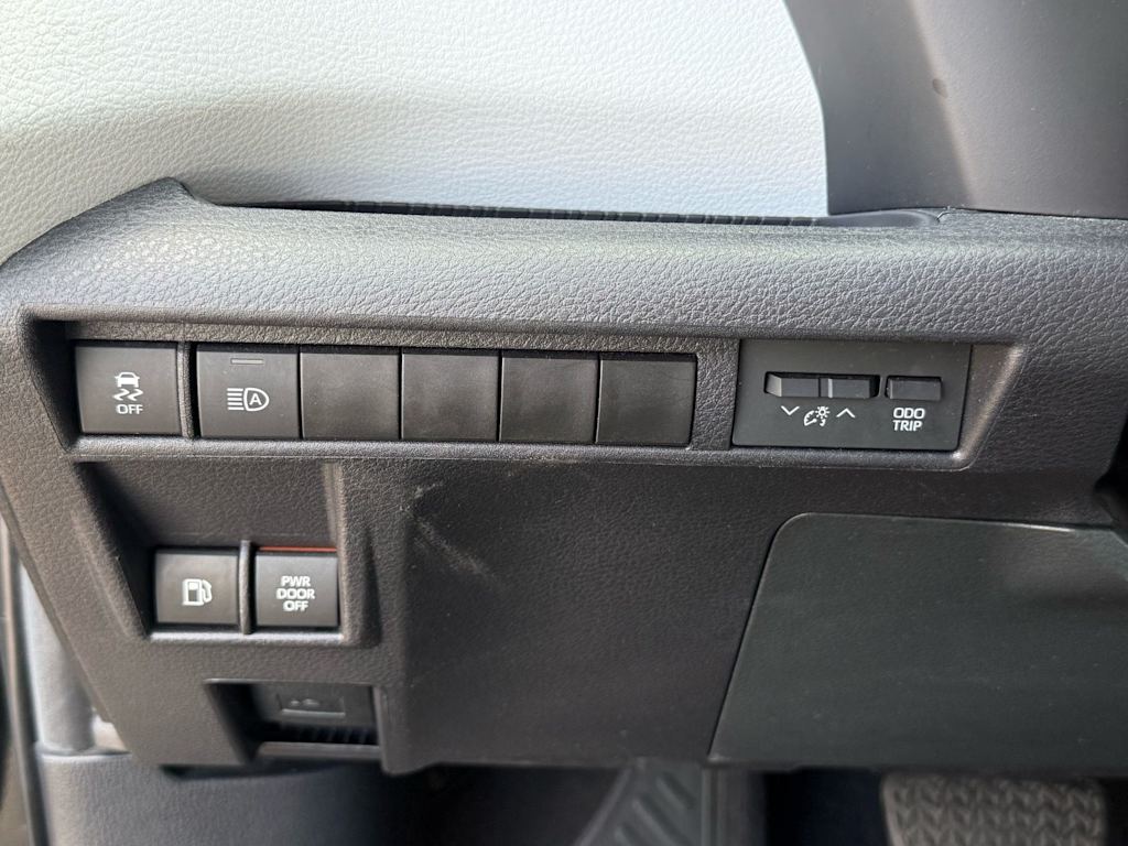 Thumbnail: 2025 Toyota Sienna - 20